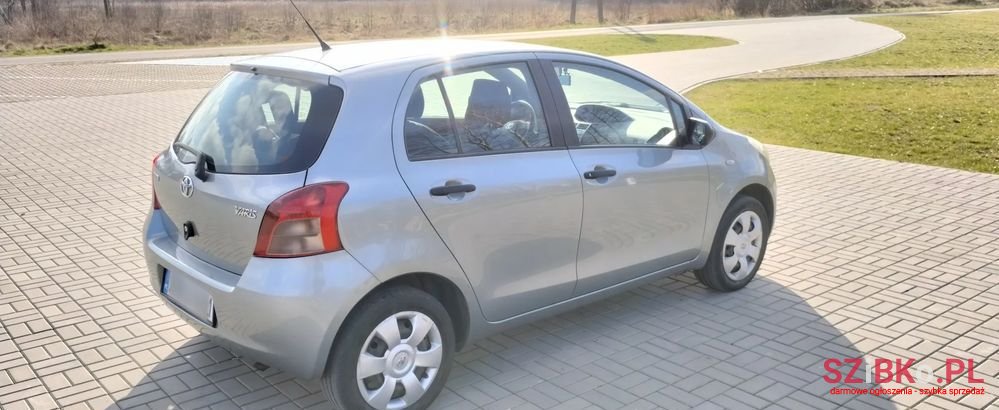 2008' Toyota Yaris photo #5