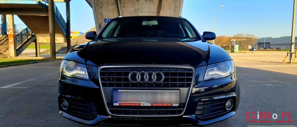 2011' Audi A4 Avant photo #2