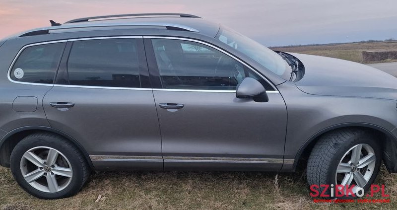 2010' Volkswagen Touareg photo #4