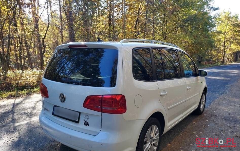 2013' Volkswagen Touran photo #2