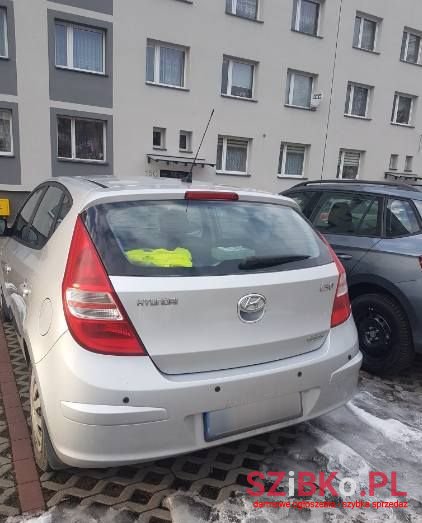 2009' Hyundai i30 1.6 Crdi Style photo #2