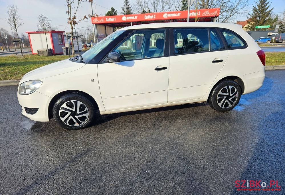 2011' Skoda Fabia photo #3