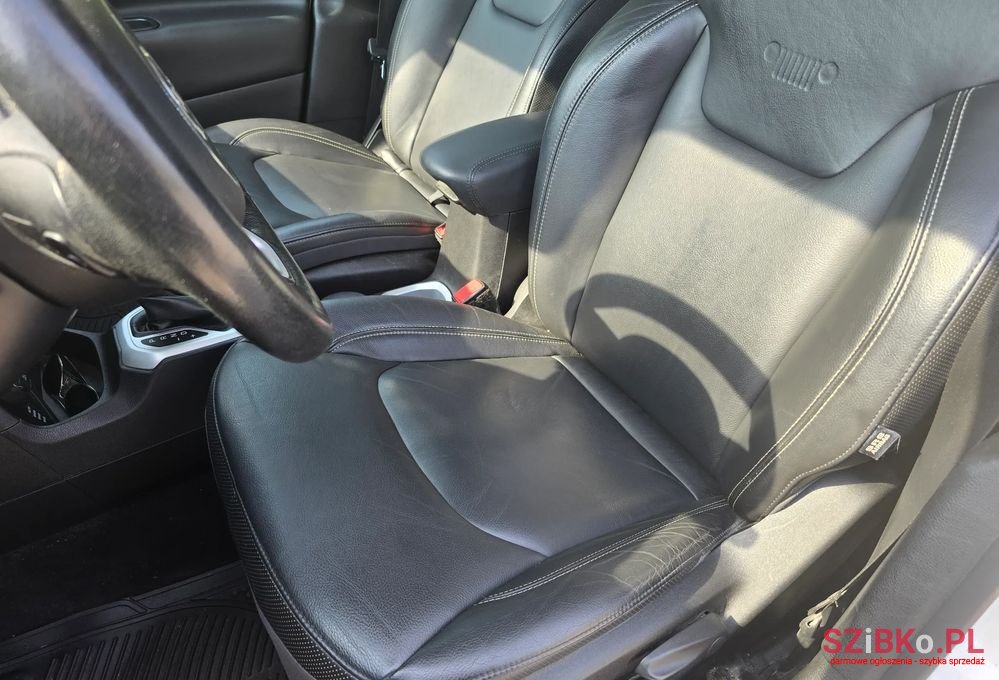 2016' Jeep Renegade photo #6