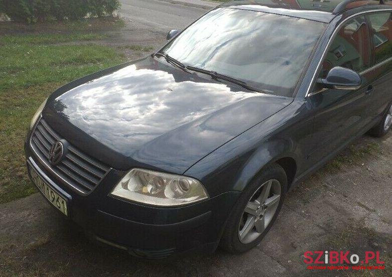 2004' Volkswagen Passat photo #1