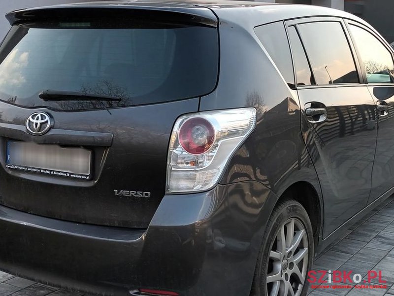 2009' Toyota Verso photo #3