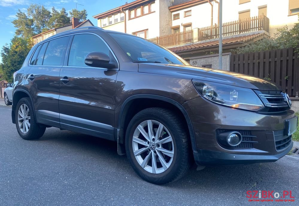 2011' Volkswagen Tiguan photo #2