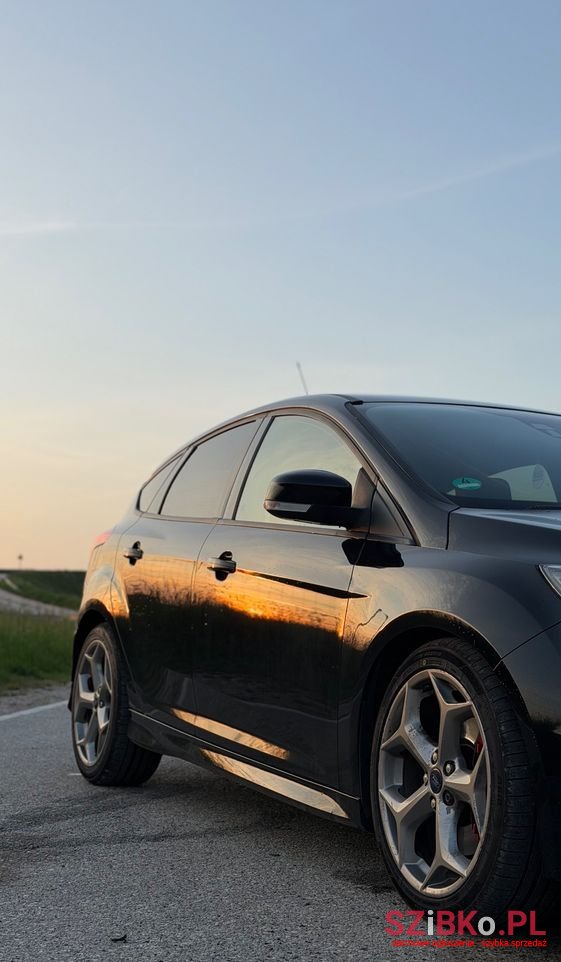 2015' Ford Focus 2.0 Tdci St photo #3