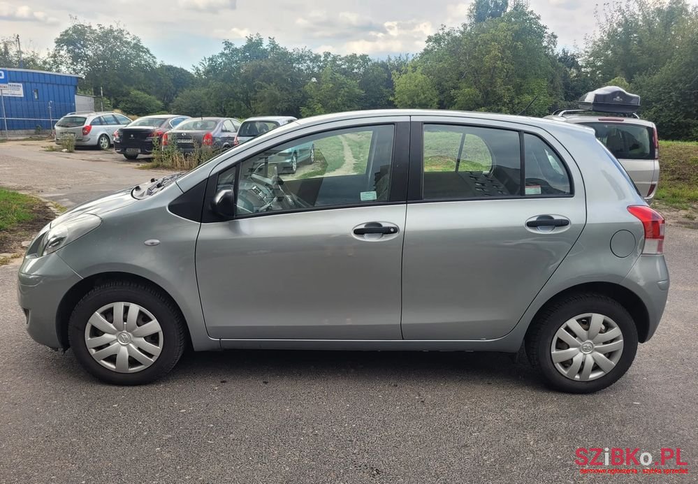 2011' Toyota Yaris 1.0 Luna photo #2