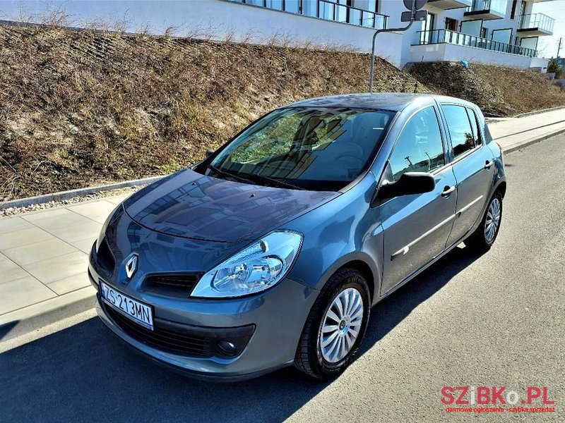 2006' Renault Clio photo #1