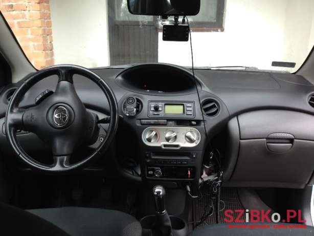 2004' Toyota Yaris photo #3
