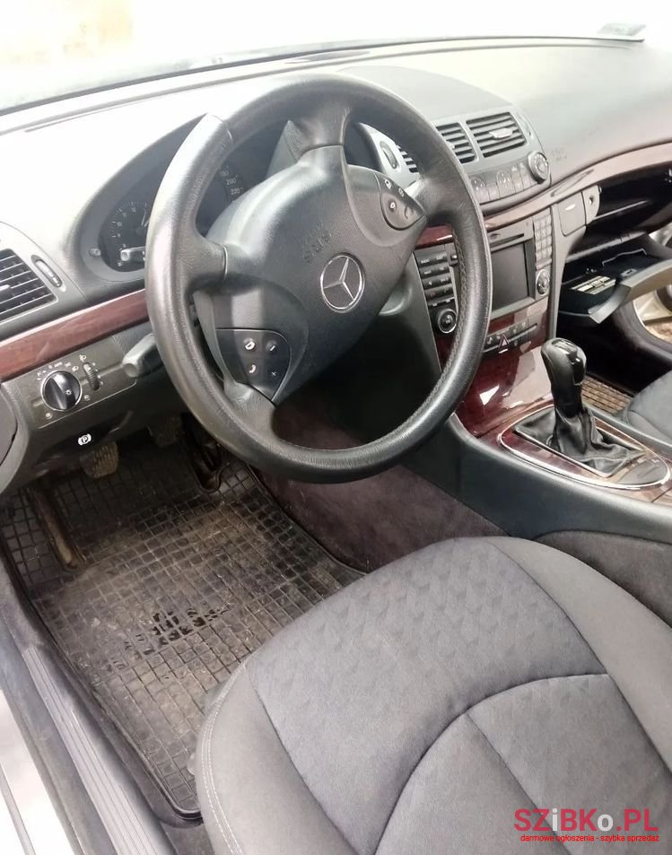 2005' Mercedes-Benz E-Class photo #6