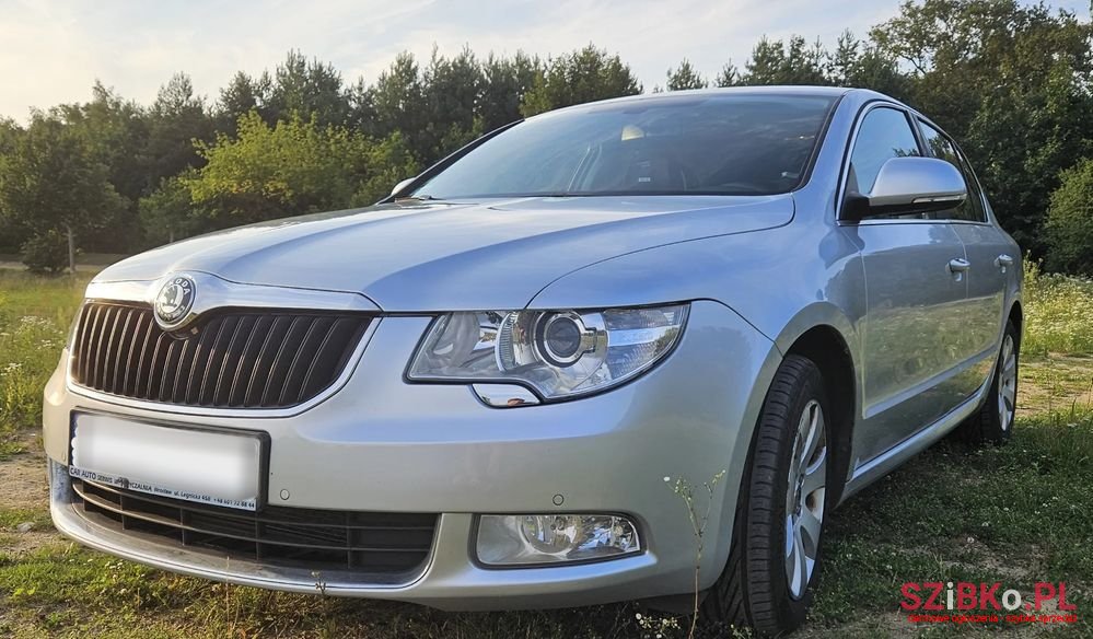 2013' Skoda Superb 2.0 Tdi Ambition photo #2