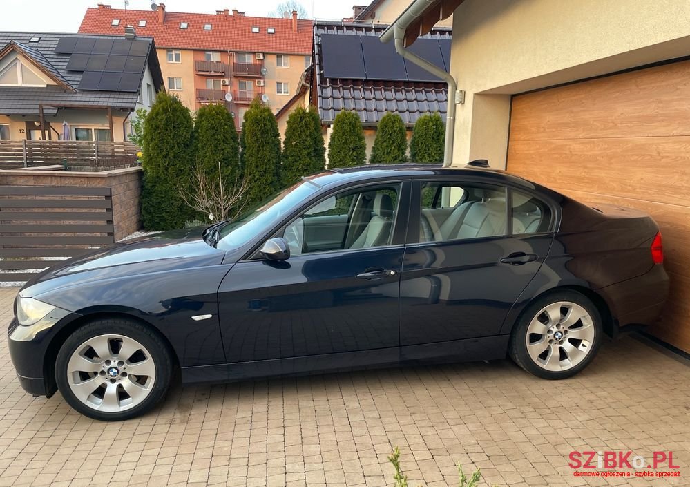 2005' BMW 3 Series 320I photo #4