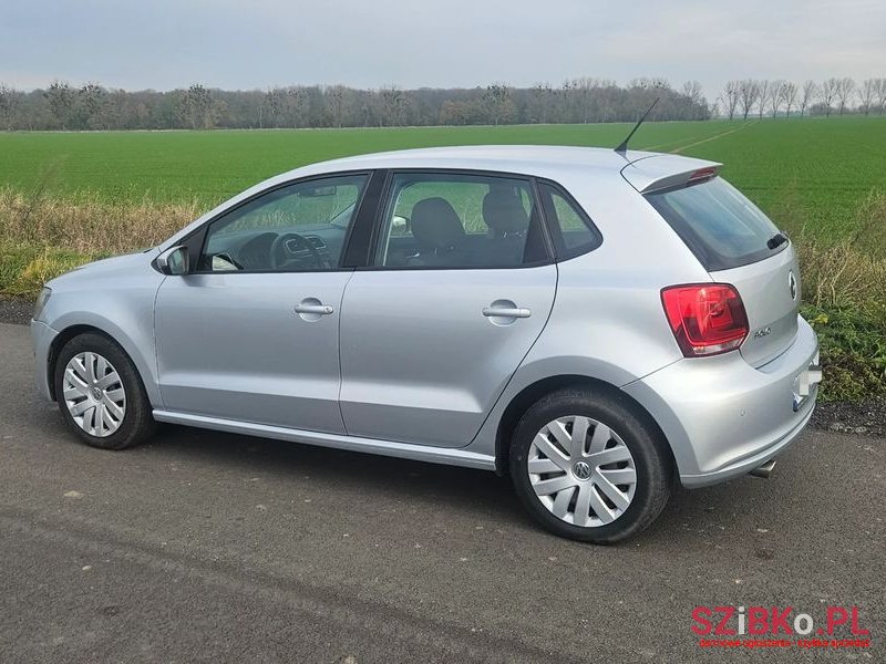 2009' Volkswagen Polo photo #4