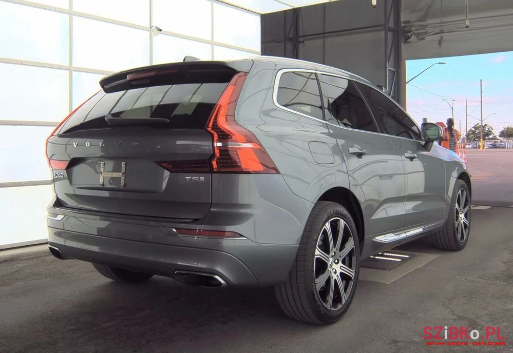 2021' Volvo Xc 60 T5 Awd Inscription photo #2