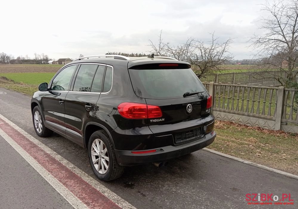 2011' Volkswagen Tiguan photo #5