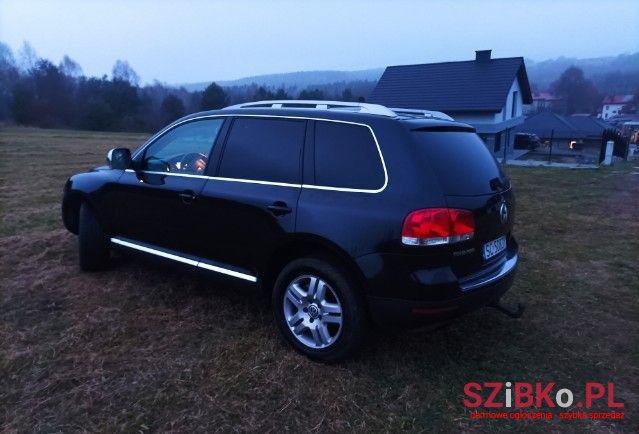 2004' Volkswagen Touareg photo #5