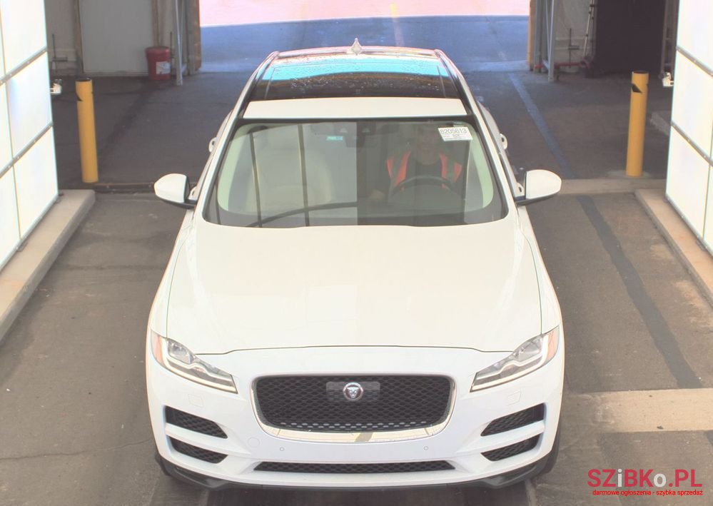 2019' Jaguar F-Pace photo #5