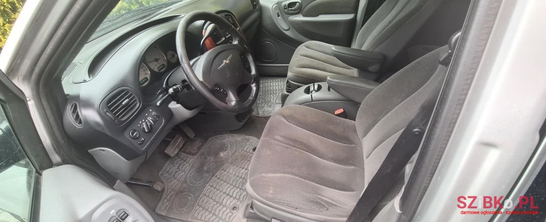 2005' Chrysler Voyager photo #5