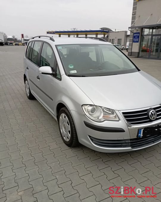 2007' Volkswagen Touran photo #2