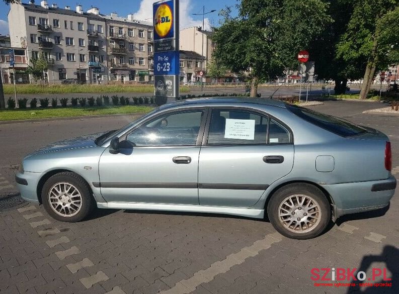 2004' Mitsubishi Carisma photo #1