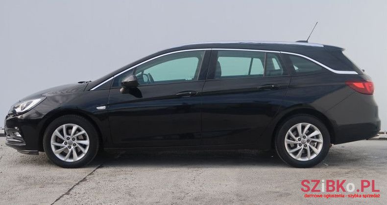 2017' Opel Astra photo #2
