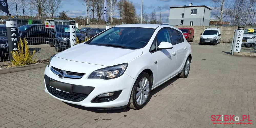 2015' Opel Astra photo #3