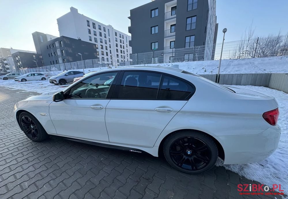 2012' BMW 5 Series 528I Xdrive photo #2