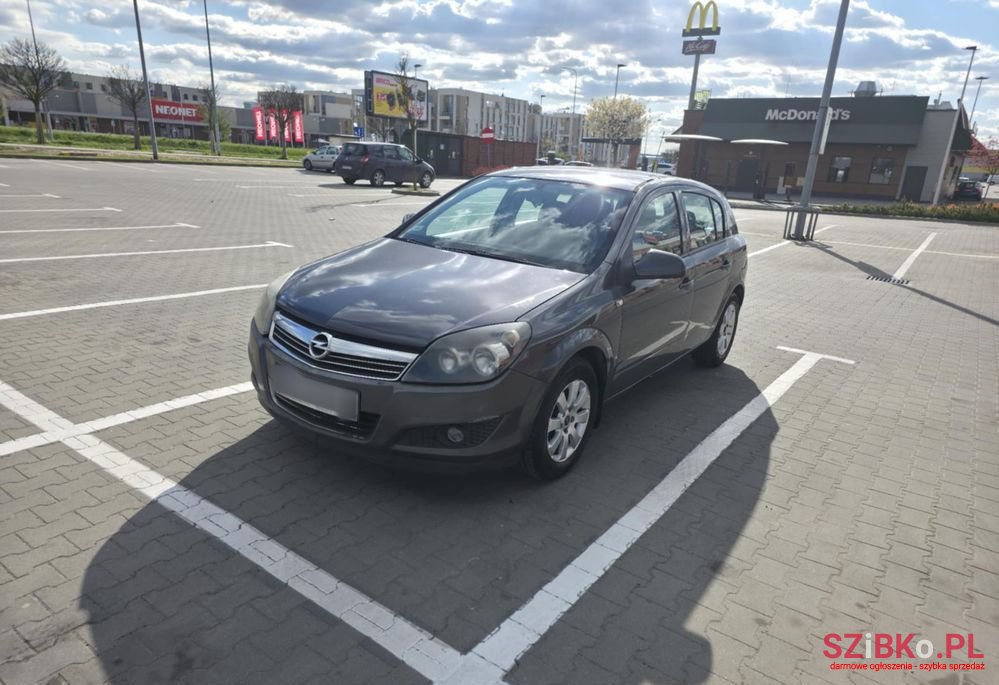 2011' Opel Astra 1.7 Cdti photo #3