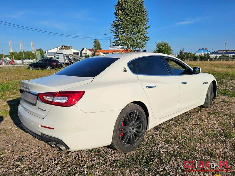 2017' Maserati Quattroporte S Q4 Gransport photo #5