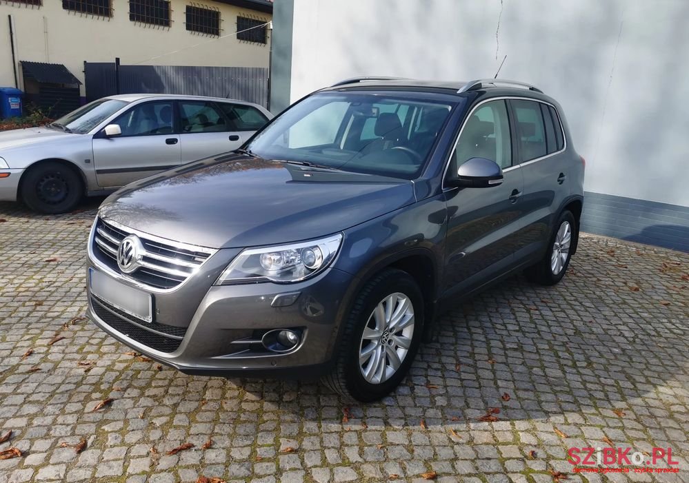 2010' Volkswagen Tiguan photo #3