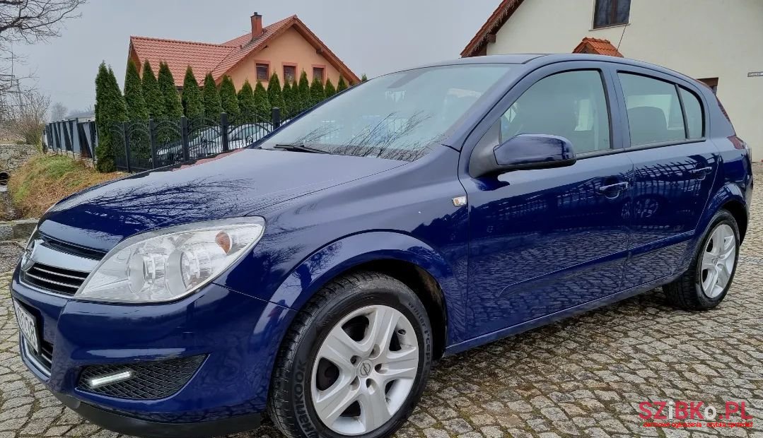 2008' Opel Astra photo #2
