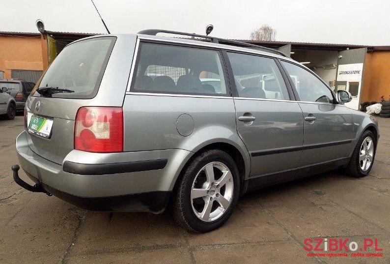 2005' Volkswagen Passat photo #2