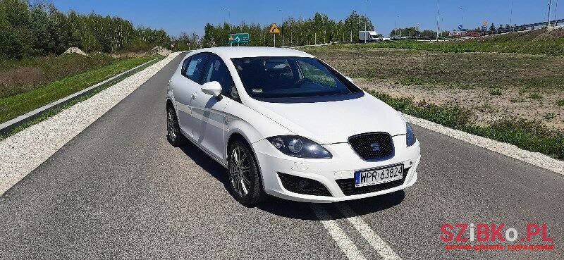 2010' SEAT Leon photo #1