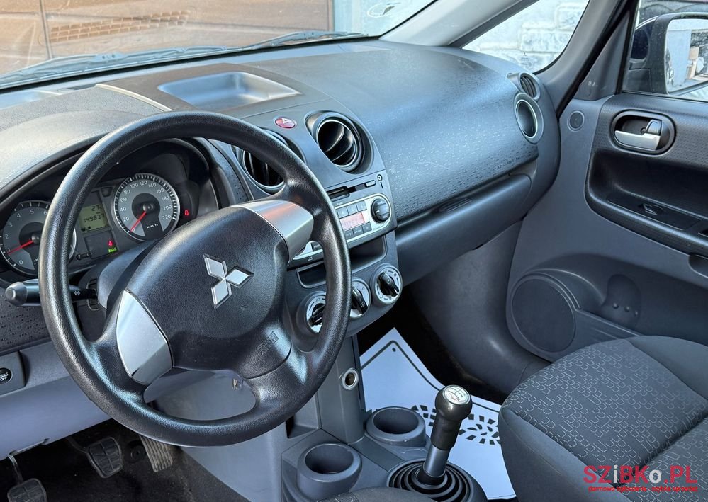 2012' Mitsubishi Colt photo #5