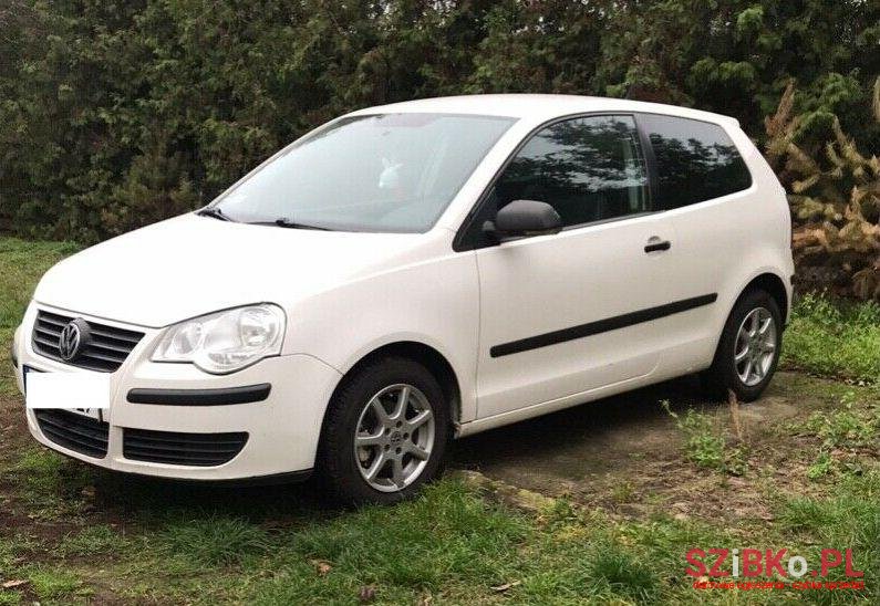 2005' Volkswagen Polo photo #1