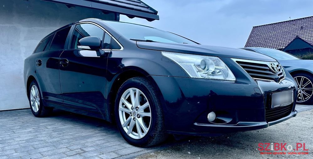 2010' Toyota Avensis 2.2 D-4D Style photo #5