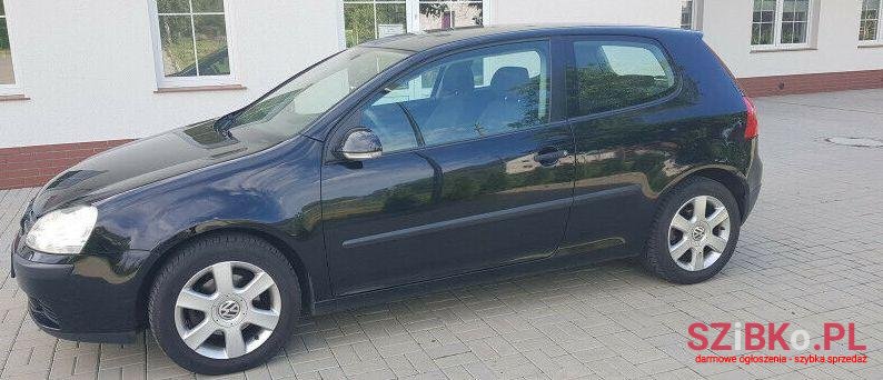 2004' Volkswagen Golf photo #1