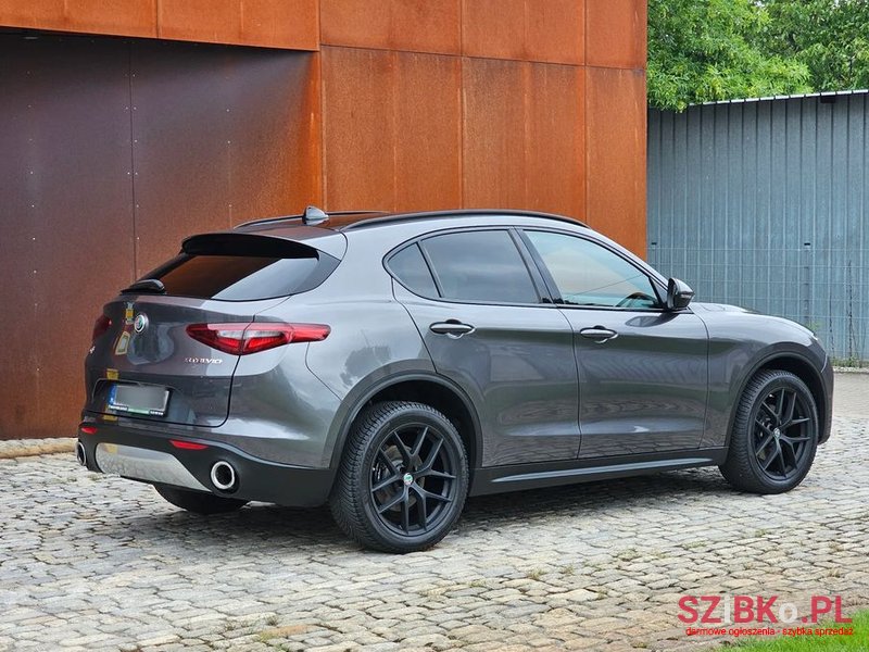 2018' Alfa Romeo Stelvio photo #4