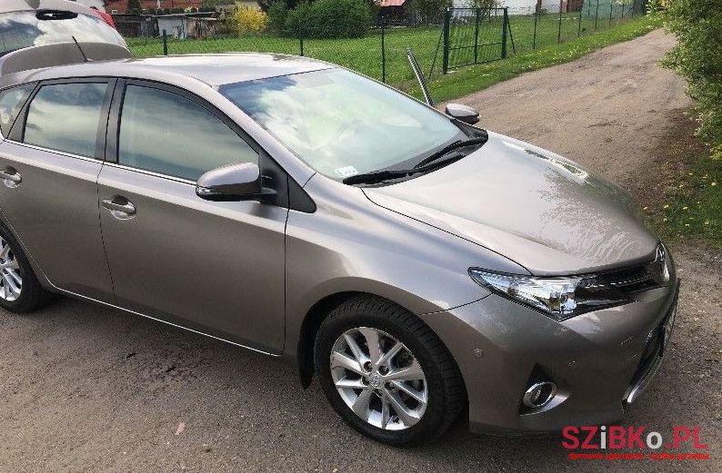 2013' Toyota Auris photo #1