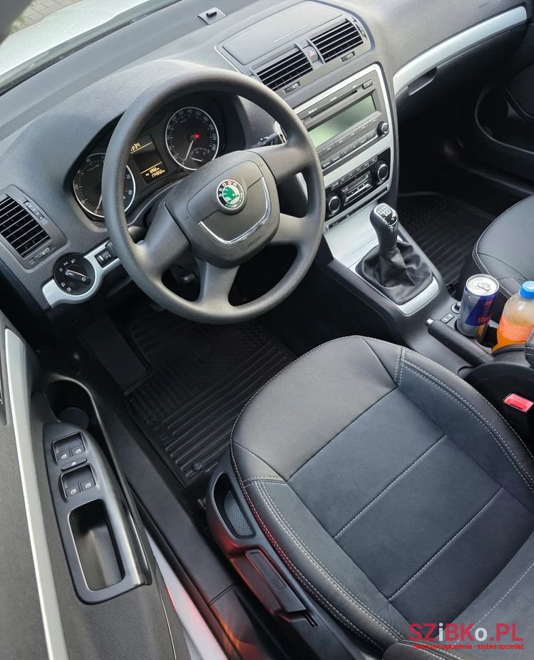 2010' Skoda Octavia 1.6 Elegance photo #4