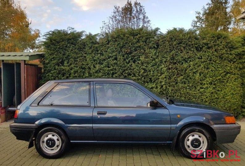 1989' Nissan Sunny photo #1
