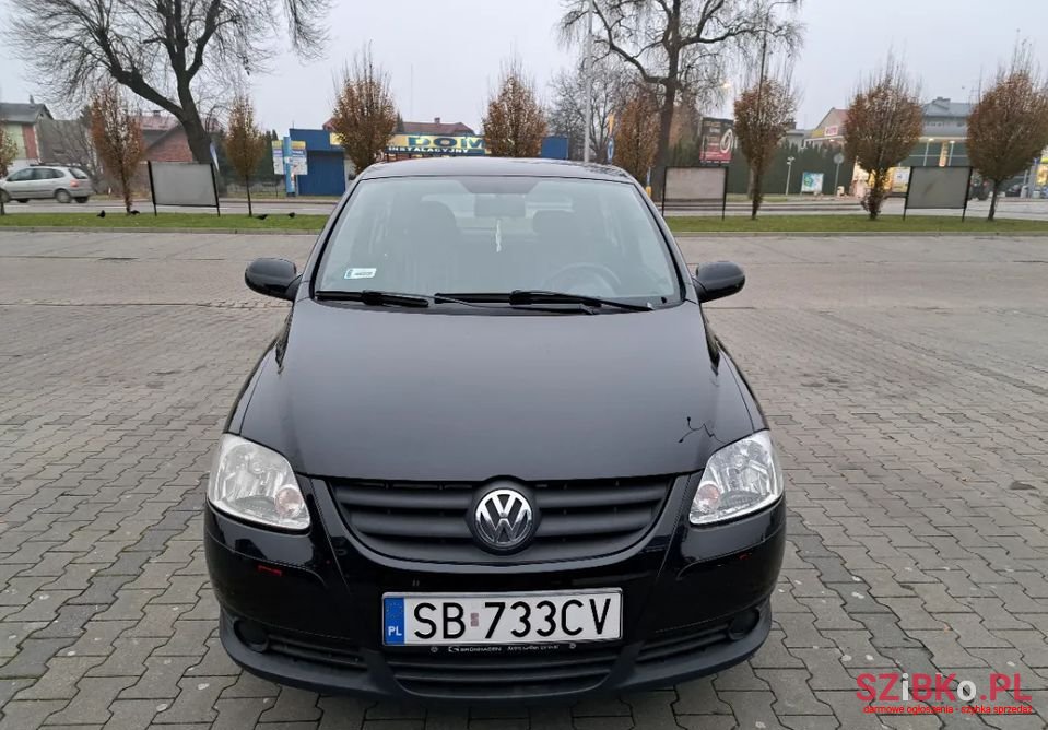 2006' Volkswagen Fox photo #1