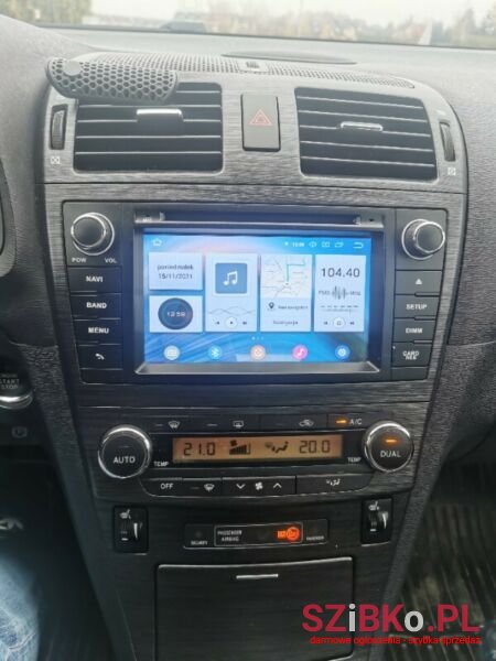 2009' Toyota Avensis photo #2