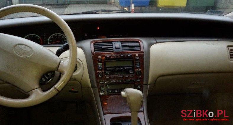 2000' Toyota Avalon photo #3