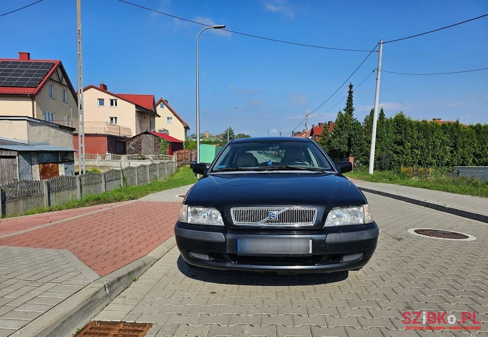 2002' Volvo V40 photo #1