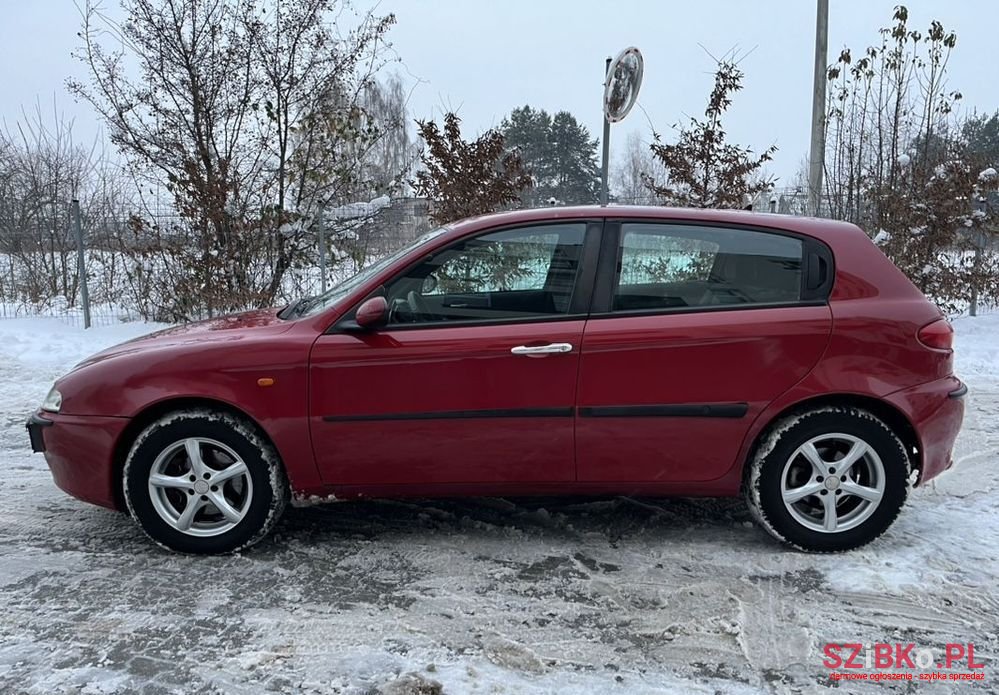 2001' Alfa Romeo 147 photo #5
