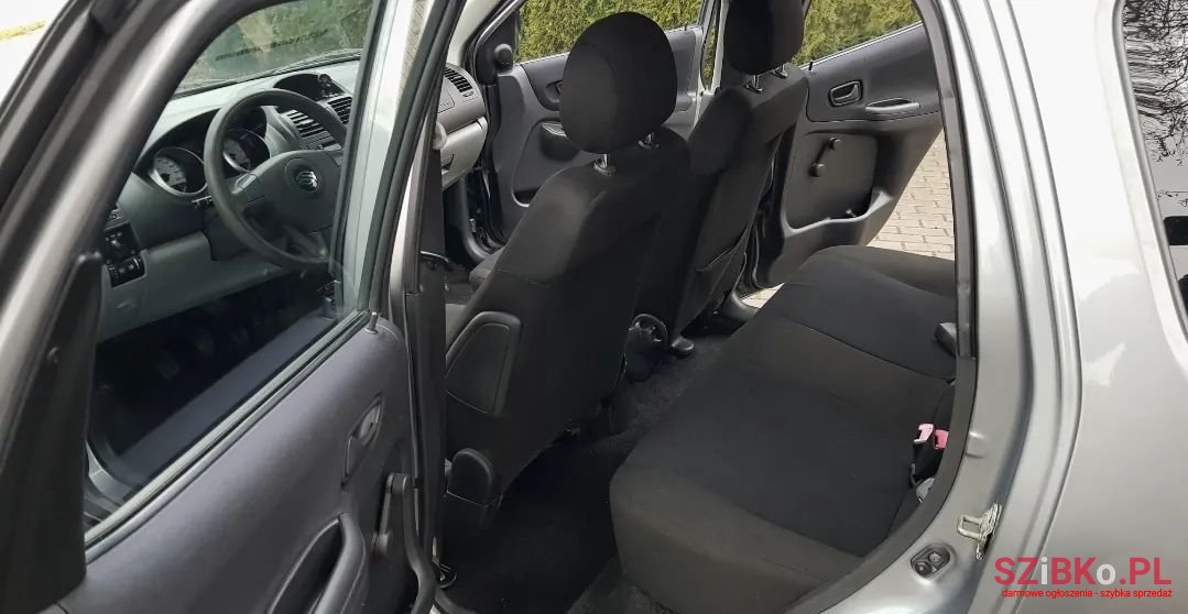 2005' Suzuki Ignis photo #6