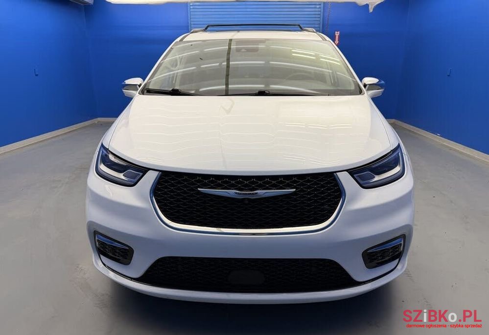 2021' Chrysler Pacifica photo #2