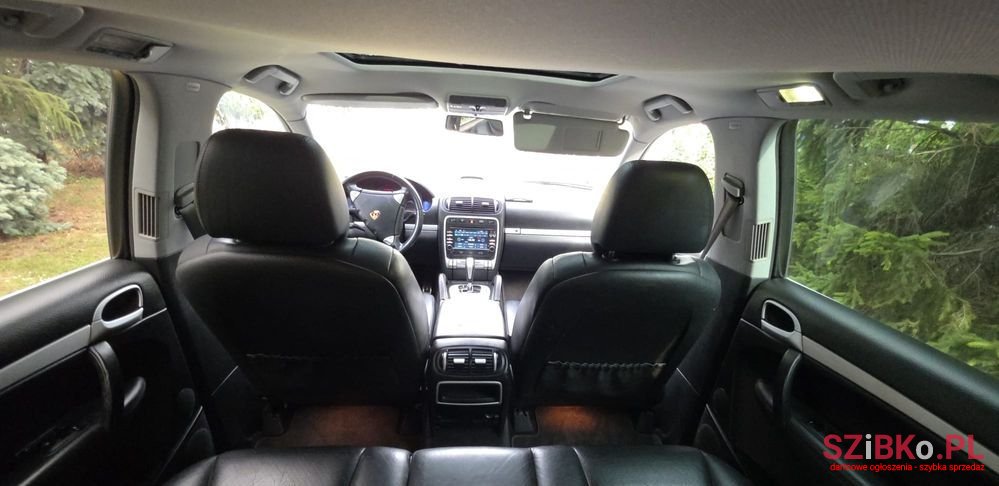 2005' Porsche Cayenne photo #3
